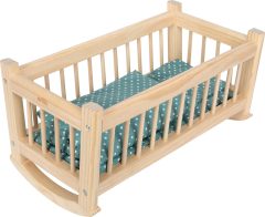 Drewniana kołyska dla lalek z niebieską poduszką w białe kropki. Small Foot Drewniana kołyska dla lalek