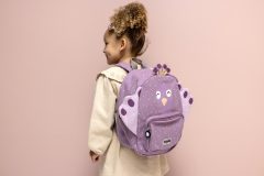 Fioletowy plecak dziecięcy z motywem łapy z uszami i oczami dla dziecka. Trixie Plecak Paw Baby