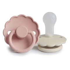 Dwa silikonowe smoczki uspokajające na noc w kolorze różowym i kremowym dla niemowląt 6-18 miesięcy. FRIGG Daisy Smoczek uspokajający na noc 2-pak silikon Blush 6-18M
