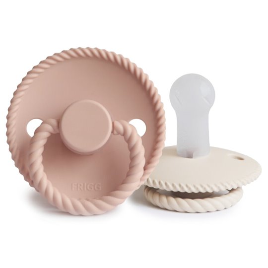 Smoczek uspokajający silikonowy różowy dla niemowląt 6-18 miesięcy 2 sztuki. FRIGG Rope Smoczek uspokajający 2-pak silikon Blush / Cream 6-18M