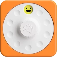 Pomarańczowy kwadratowy panel sensoryczny z białą okrągłą tarczą i żółtą buźką. Fat Brain Toy Co. PlayTab Sensoryczny Kwadrat Tarcza Obrazkowa