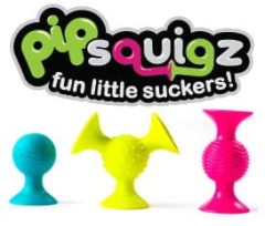 Zestaw trzech kolorowych grzechotek przyssawek dla niemowląt klocki 3d. Fat Brain Toy Co. Bobo Przyssawki 3 Grzechotki PipSquigz