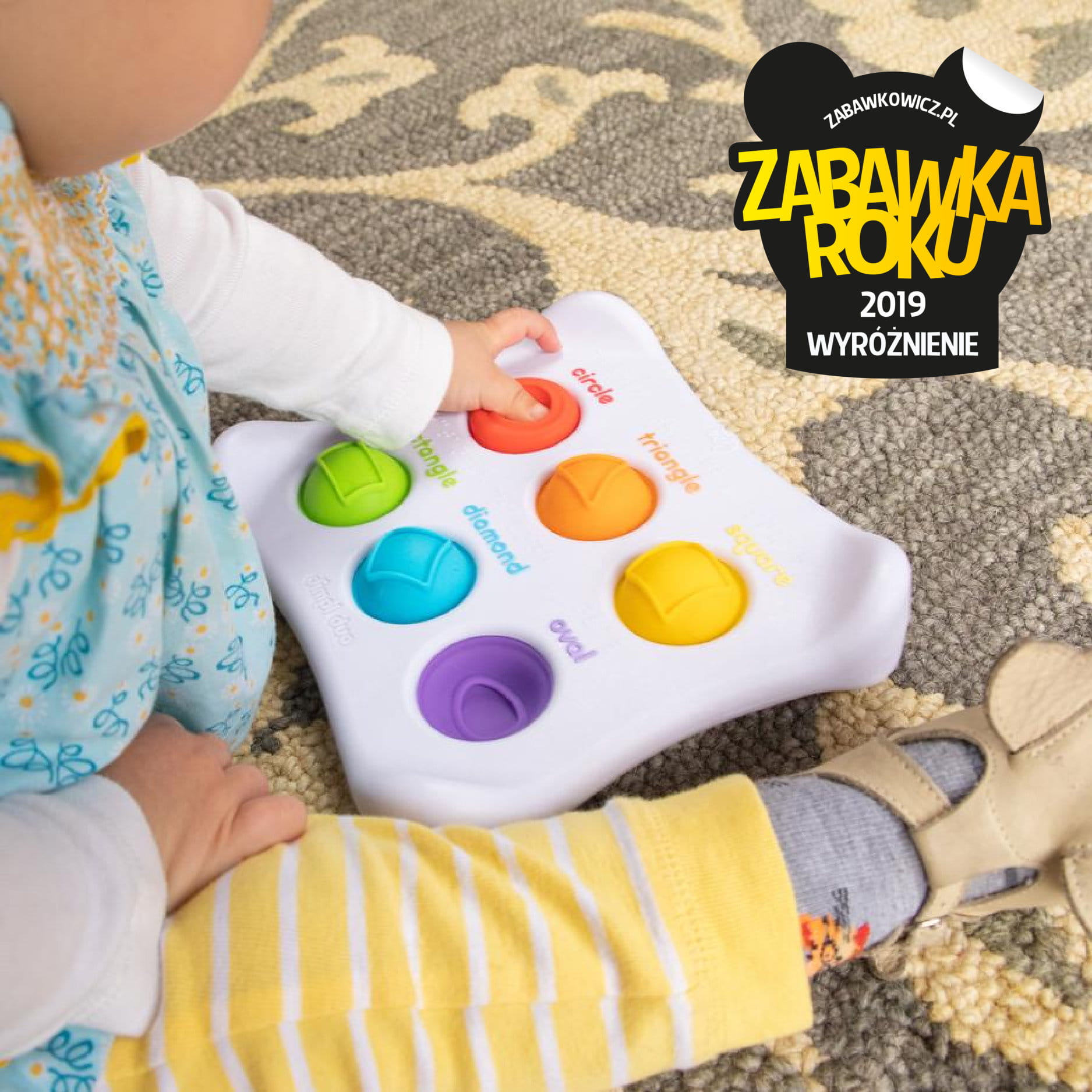 Dziecko bawiące się kolorową zabawką sensoryczną z wypukłymi bąbelkami do naciskania na dywanie. Fat Brain Toy Co. Bąbelki Dimpl Duet