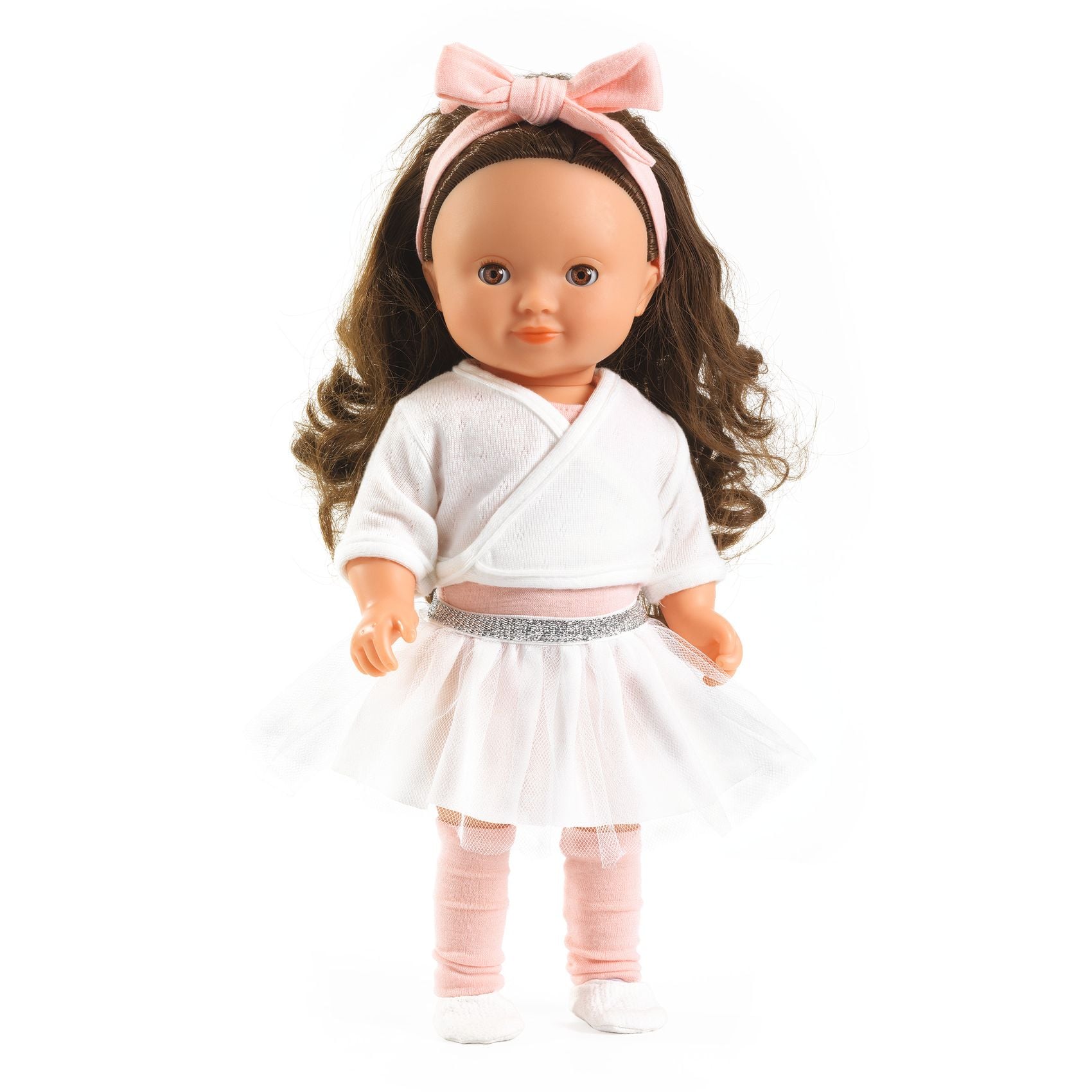 Lalka bobas z długimi brązowymi włosami w białej sukience i różowej opasce dla dziecka. Djeco Lalka Roxane 32cm KOLEKCJA LOVELY POMEA