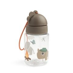 Bidon dla dziecka 280 ml z motywem zwierząt transparentny z brązową zakrętką i pomarańczowym uchwytem. Done by Deer Bidon dla Dziecka 280ml Tiny Trails Sand 280 ml