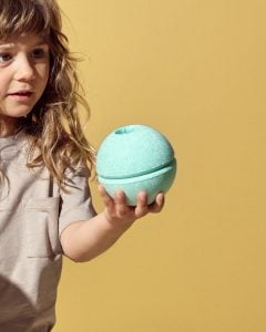 Piłka piankowa w kolorze ocean mint dla dziecka. MODU Foam Ball piłka piankowa ocean mint / forest green