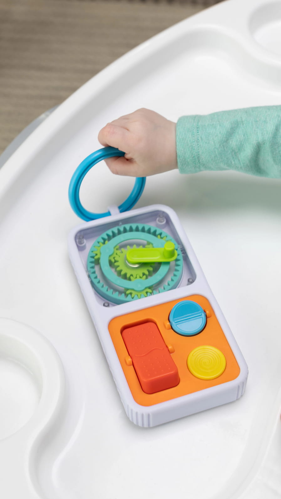 Zabawka sensoryczna z kolorowymi elementami do manipulacji dla dziecka. Fat Brain Toy Co. PlayTab Sensoryczne Kwadraty Zestaw 3 ze Zgarniaczem Kuleczek