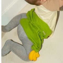 Zielona przytulanka z gryzakiem w kształcie banana dla niemowlaka. Oli & Carol Przytulanka z Gryzakiem Big Doudou Banan Ana
