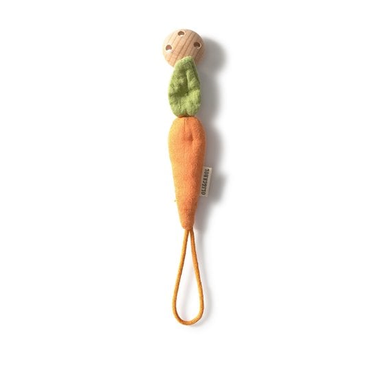 Zawieszka do smoczka w kształcie marchewki z zielonym liściem i drewnianą kulką dla niemowlaka. Oli & Carol Zawieszka do Smoczka Marchewka Cathy the Carrot