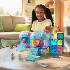 Zestaw klocków magnetycznych w kolorze niebieskim i różowym z elementami przezroczystymi dla dziecka. Magna-Tiles Klocki Magnetyczne Undersea Adventure 58el