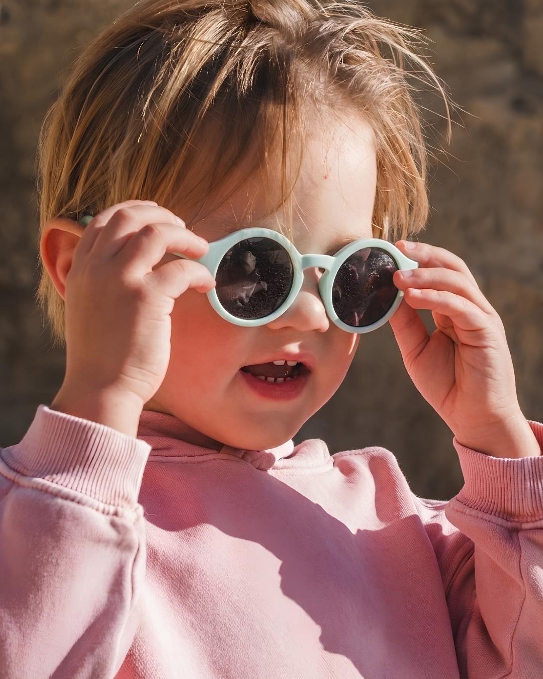 Zielone okulary przeciwsłoneczne dla dziecka w wieku 1 5-3 lat okrągłe oprawki. OKKY Okulary przeciwsłoneczne green 1.5-3 lat