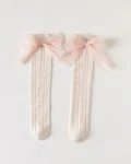 Białe podkolanówki dziecięce z tiulowymi różowymi kokardami. Fig&Pear Skarpetki z tiulowymi kokardami Baby Pink