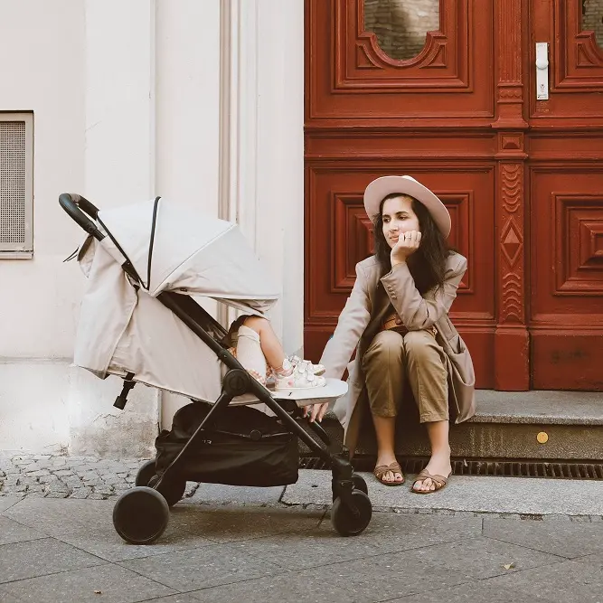 Wózek Elodie Mondo rozłożony na płasko do spania