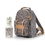 Plecak dziecięcy w kwiatowy wzór z butelką na wodę w jasnym kolorze. Elodie Details Plecak BackPack MINI Blue Garden +Butelka na wodę Blue Garden ZESTAW