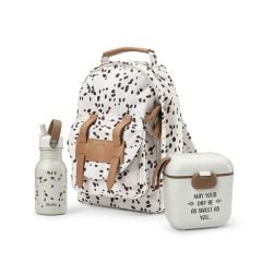 Plecak dziecięcy w czarne kropki z beżowymi paskami, butelka na wodę i lunchbox w białym kolorze. Elodie Details Plecak BackPack MINI +Butelka na wodę Dalmatian Dots +Lunchbox Vanilla White ZESTAW