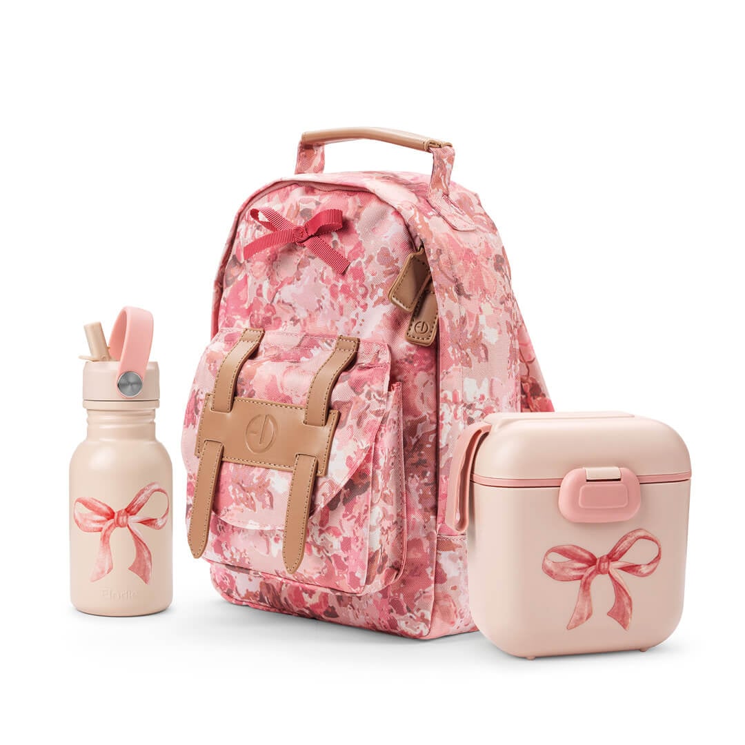 Różowy plecak dziecięcy w kwiatowy wzór z butelką na wodę i lunchboxem, z kokardkami, dla dziecka. Elodie Details Plecak BackPack MINI +Butelka na wodę +Lunchbox River Rose ZESTAW