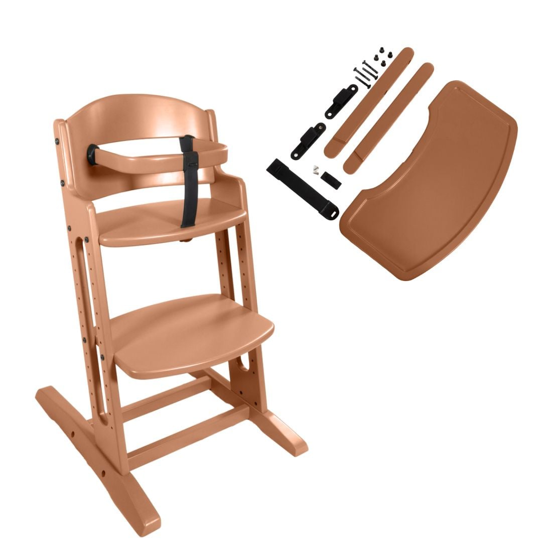 Drewniane krzesełko do karmienia dla dziecka w kolorze mocca z tacką i pasami bezpieczeństwa. BabyDan krzesełko do karmienia DanChair +tacka DanTray ZESTAW mocca mousse