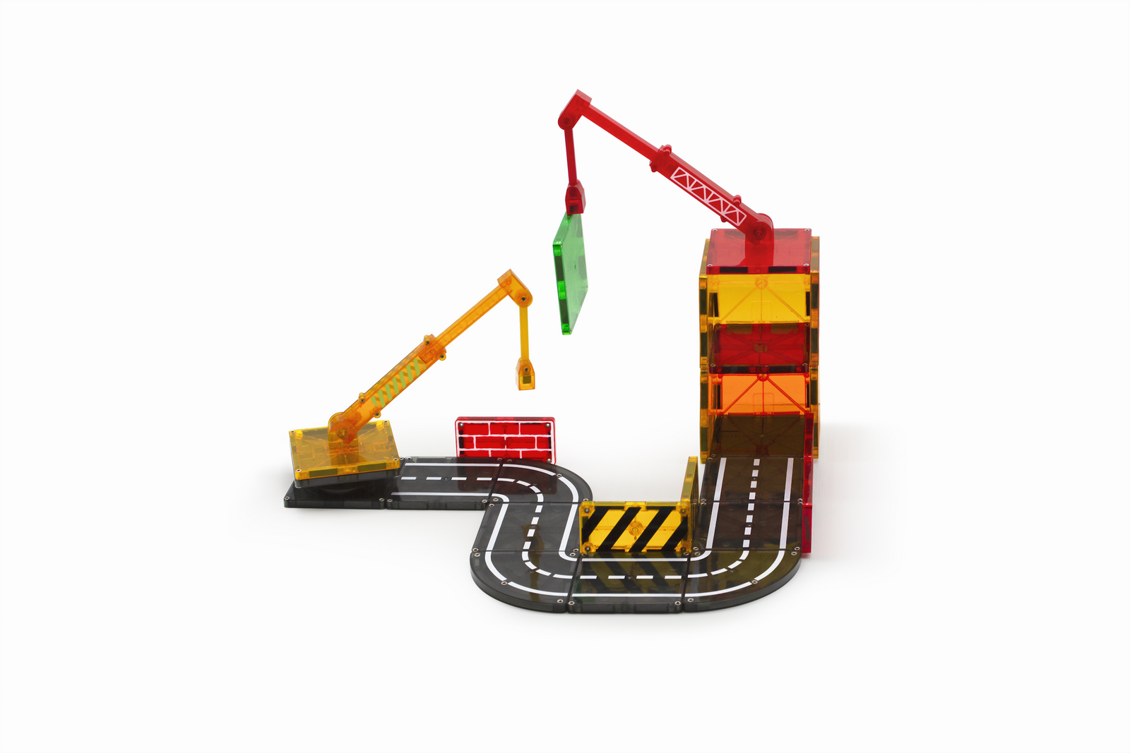 Klocki magnetyczne z elementami drogi i dźwigiem w kolorach czerwonym żółtym pomarańczowym i czarnym. Magna-Tiles Klocki Magnetyczne Builder 32el