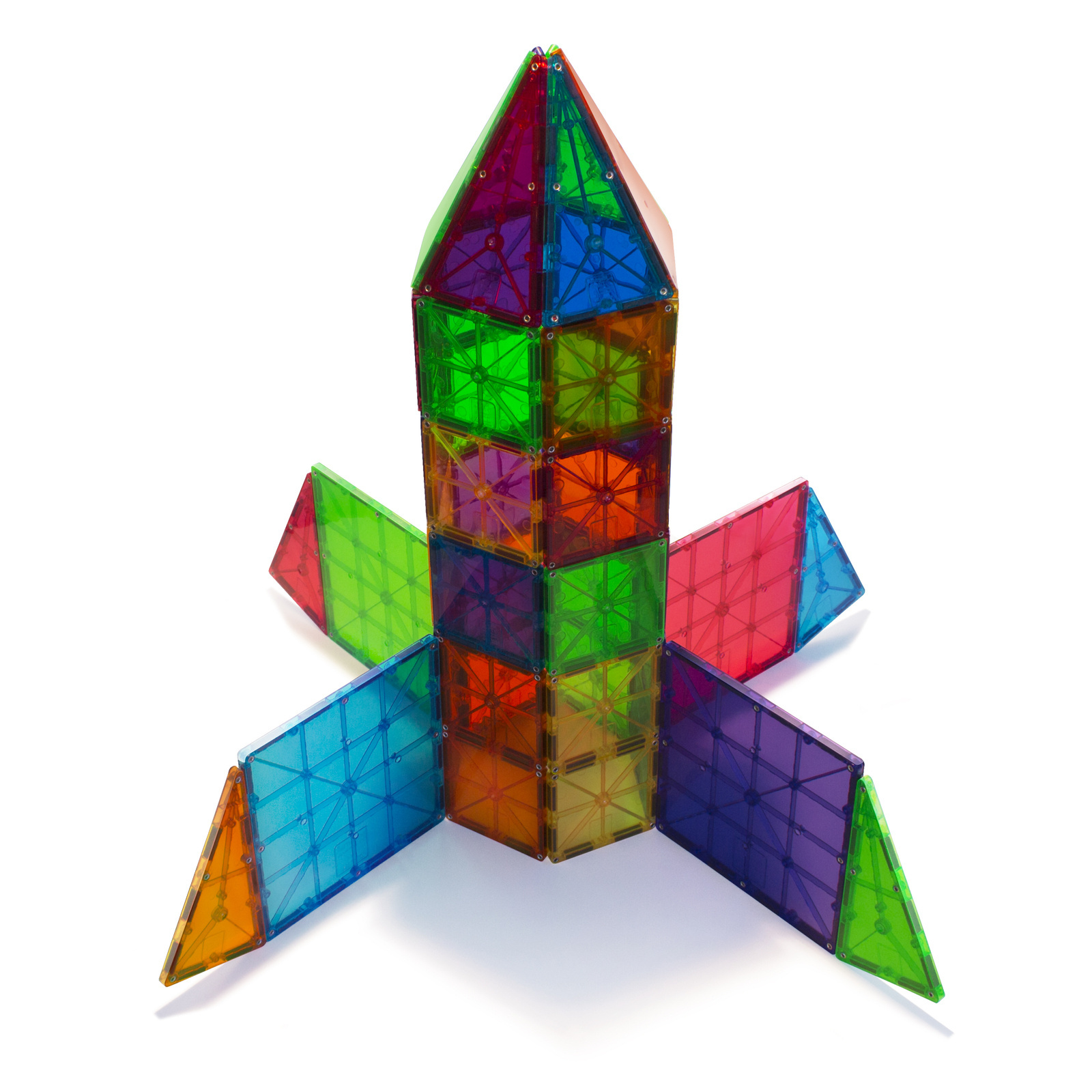 Kolorowa magnetyczna wieża z przezroczystych klocków geometrycznych z rozłożonymi skrzydłami na białym tle. Magna-Tiles Klocki Magnetyczne Classic 100el