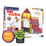 Klocki magnetyczne zbudowana remiza strażacka z figurką strażaka i akcesoriami dla dziecka. Magna-Tiles Klocki Magnetyczne Fire Station 50el