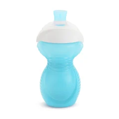 Niebieski kubek treningowy dla dziecka z ustnikiem i białą pokrywką. munchkin Kubek treningowy z ustnikiem odpornym na gryzienie,niebieski 296 ml