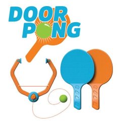 Zestaw do gry w ping ponga z dwiema rakietkami, piłeczką i sznurkiem w kolorze niebieskim i pomarańczowym. Fat Brain Toy Co. Door Pong – Ping Pong bez Stołu