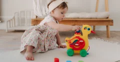 Co potrafi 18-miesięczne dziecko? Rozwój, mowa, emocje i samodzielność