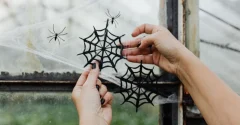 Jak zrobić pajęczynę z papieru? Prosta dekoracja na Halloween