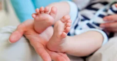 Odruch Babińskiego u niemowlaka – jak wygląda i kiedy zanika?